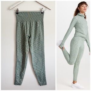 SWEATY BETTY Space Dye Base Layer Leggings Terrain Green Small S